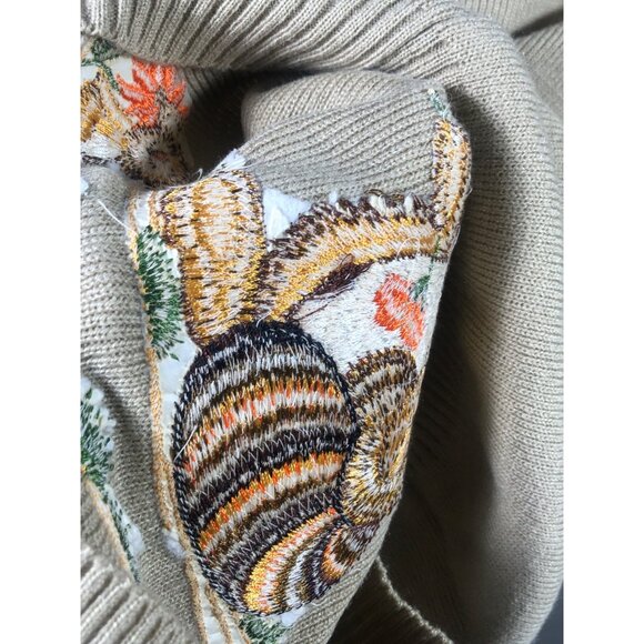 Vintage JC Penny’s Sweater With Embroidered Raccoon & Mouse Design Beige V-Neck - Picture 5 of 14